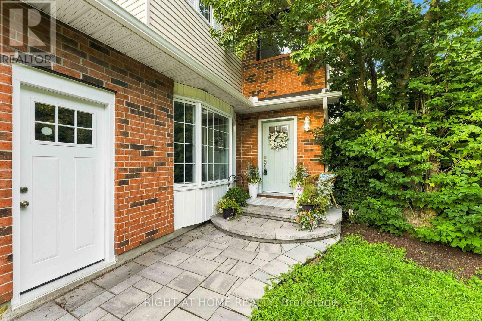 25 Waterton Crescent Property Photo 3