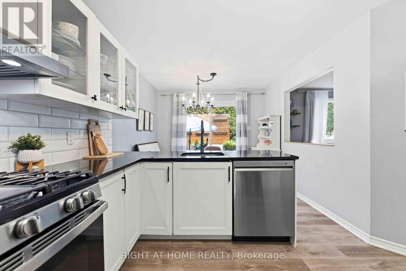25 Waterton Crescent Property Photo 12