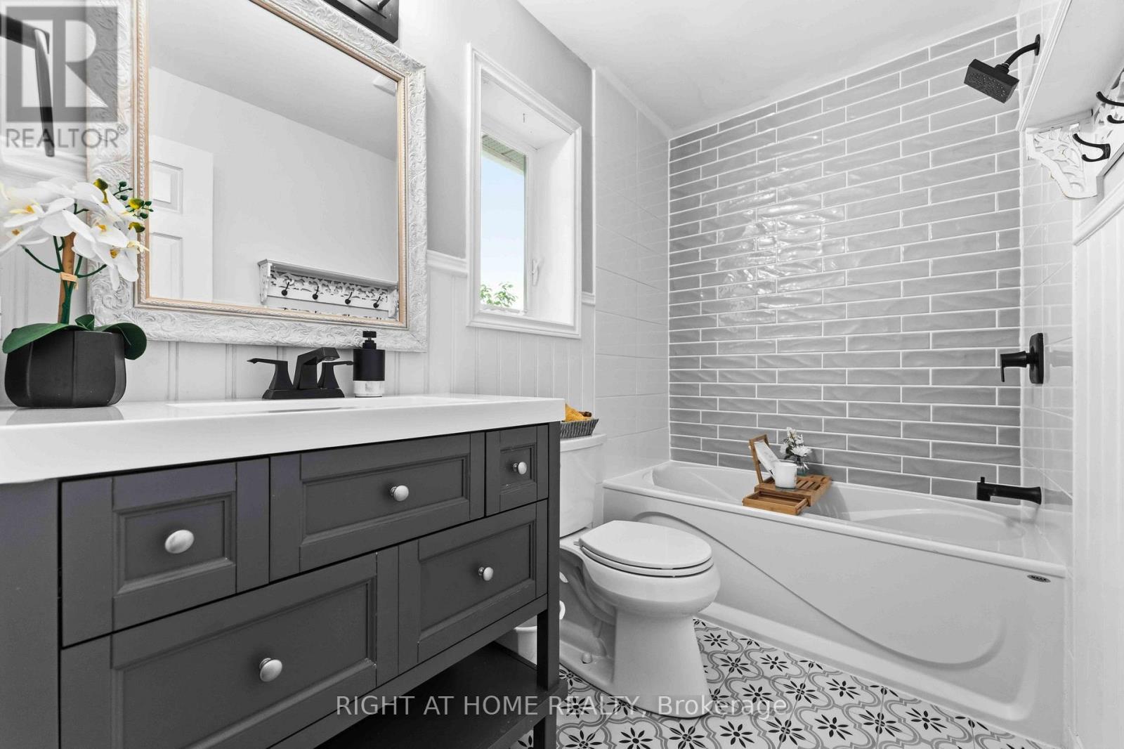 25 Waterton Crescent Property Photo 32
