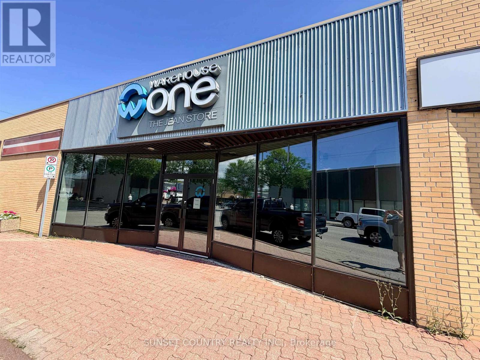 25 Whyte Avenue Property Photo 1