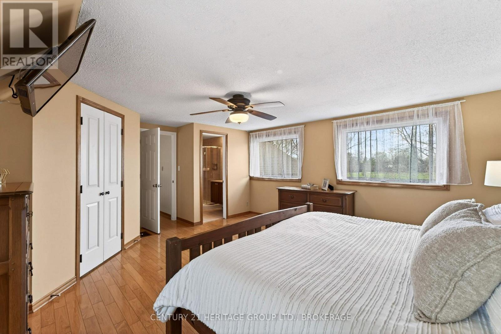23 Old Oak Road Property Photo 30