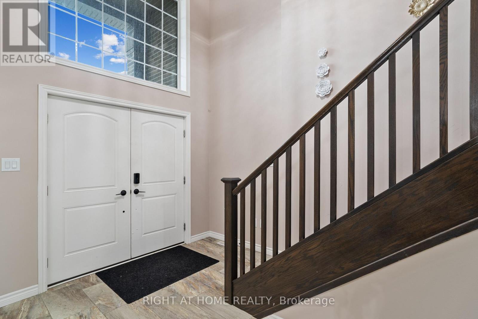 624 Superior Drive Property Photo 3