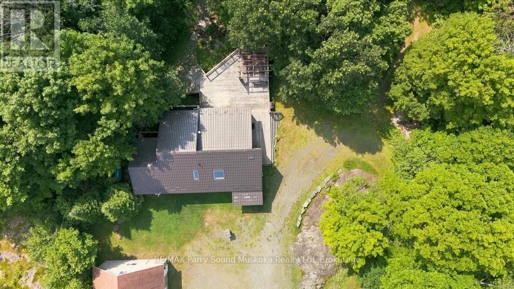 587 Centre Road Property Photo 35