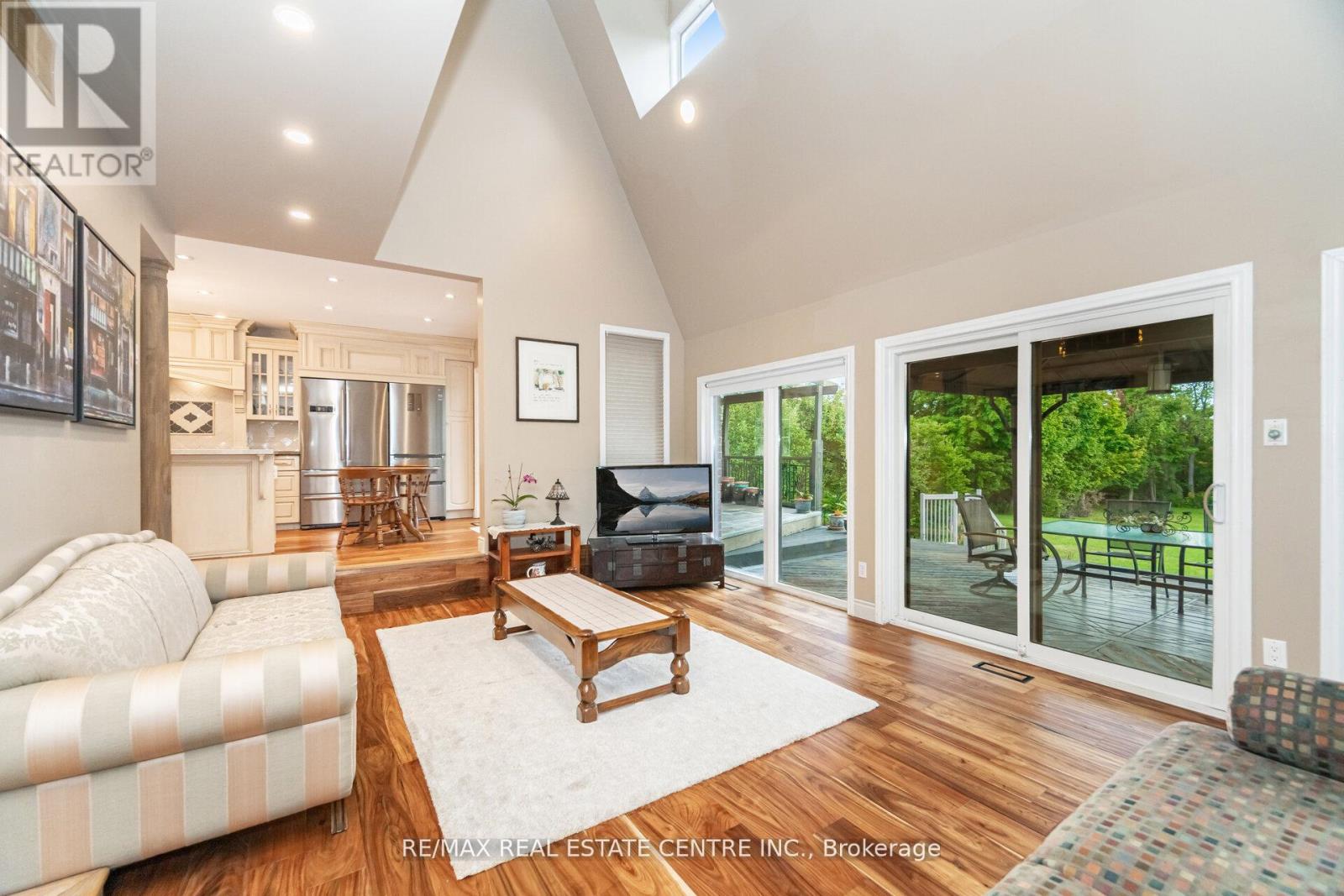 29 Jessica Lane Property Photo 12