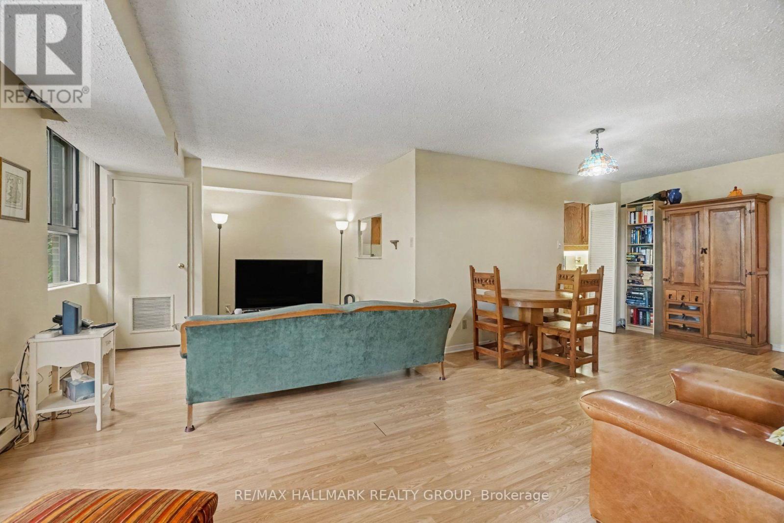 302 - 2850 Carling Avenue Property Photo 5