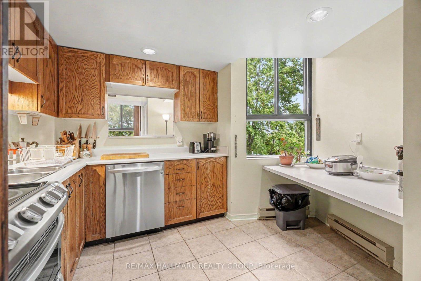 302 - 2850 Carling Avenue Property Photo 7