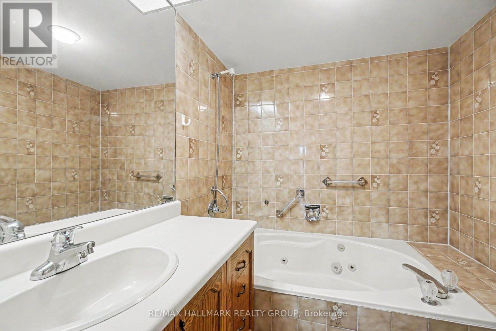 302 - 2850 Carling Avenue Property Photo 15