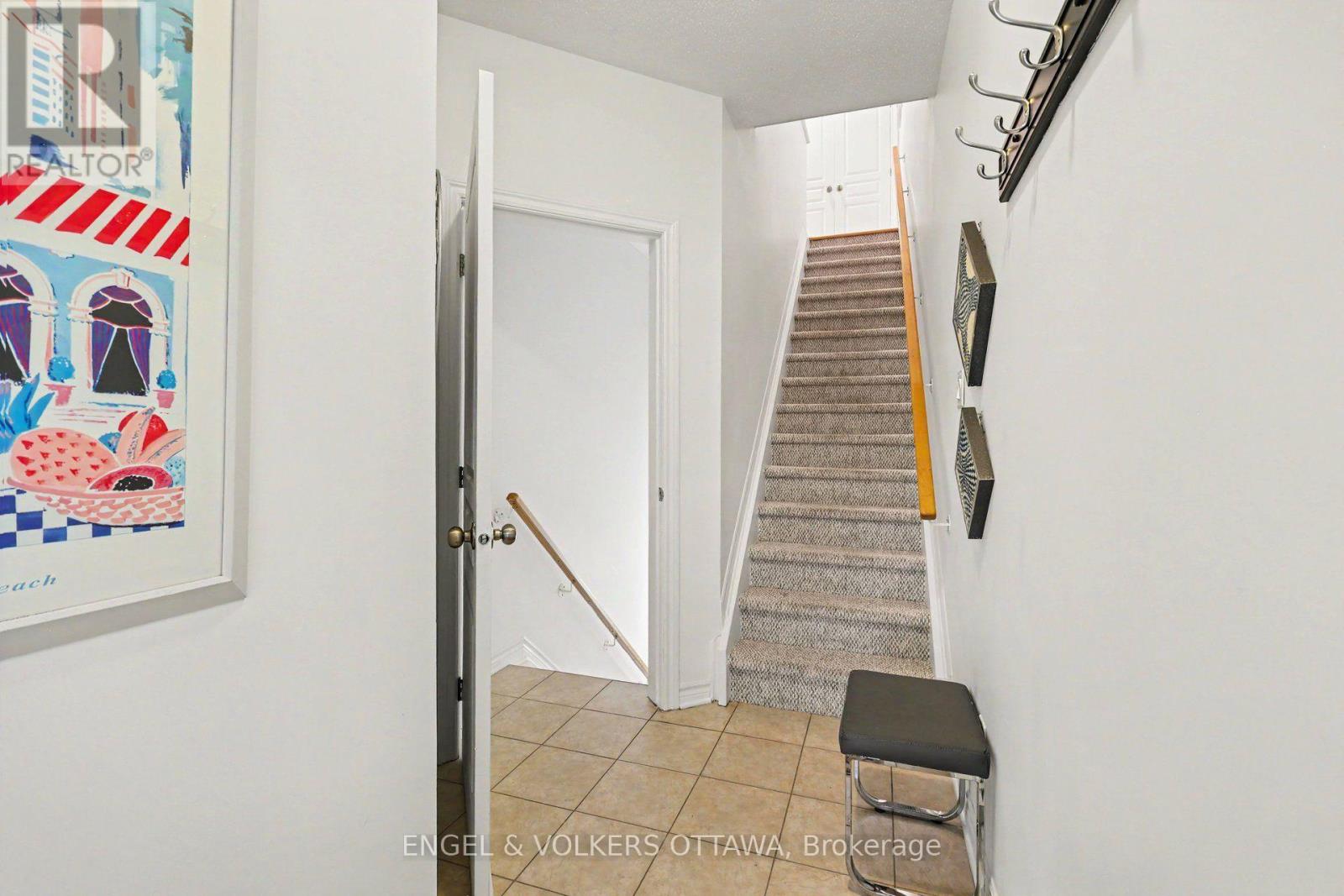 53 Hawkstone Gate Property Photo 4