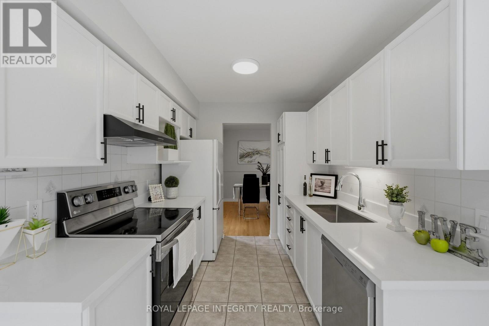 20 Redding Way Property Photo 8