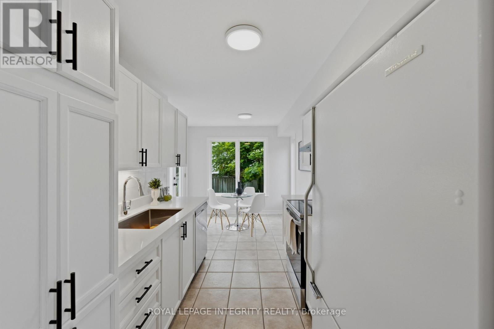 20 Redding Way Property Photo 9