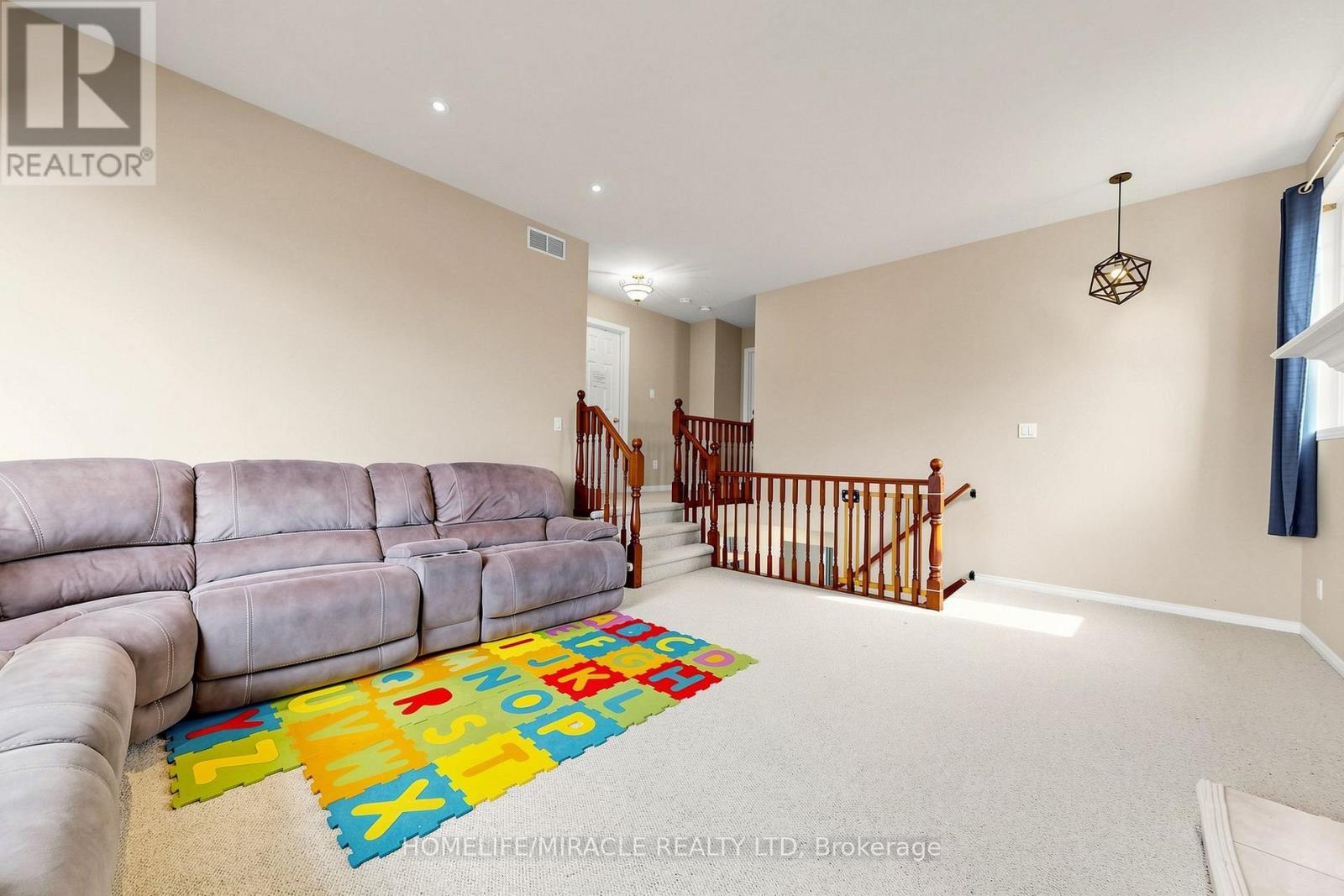 378 Mountain Laurel Crescent Property Photo 20