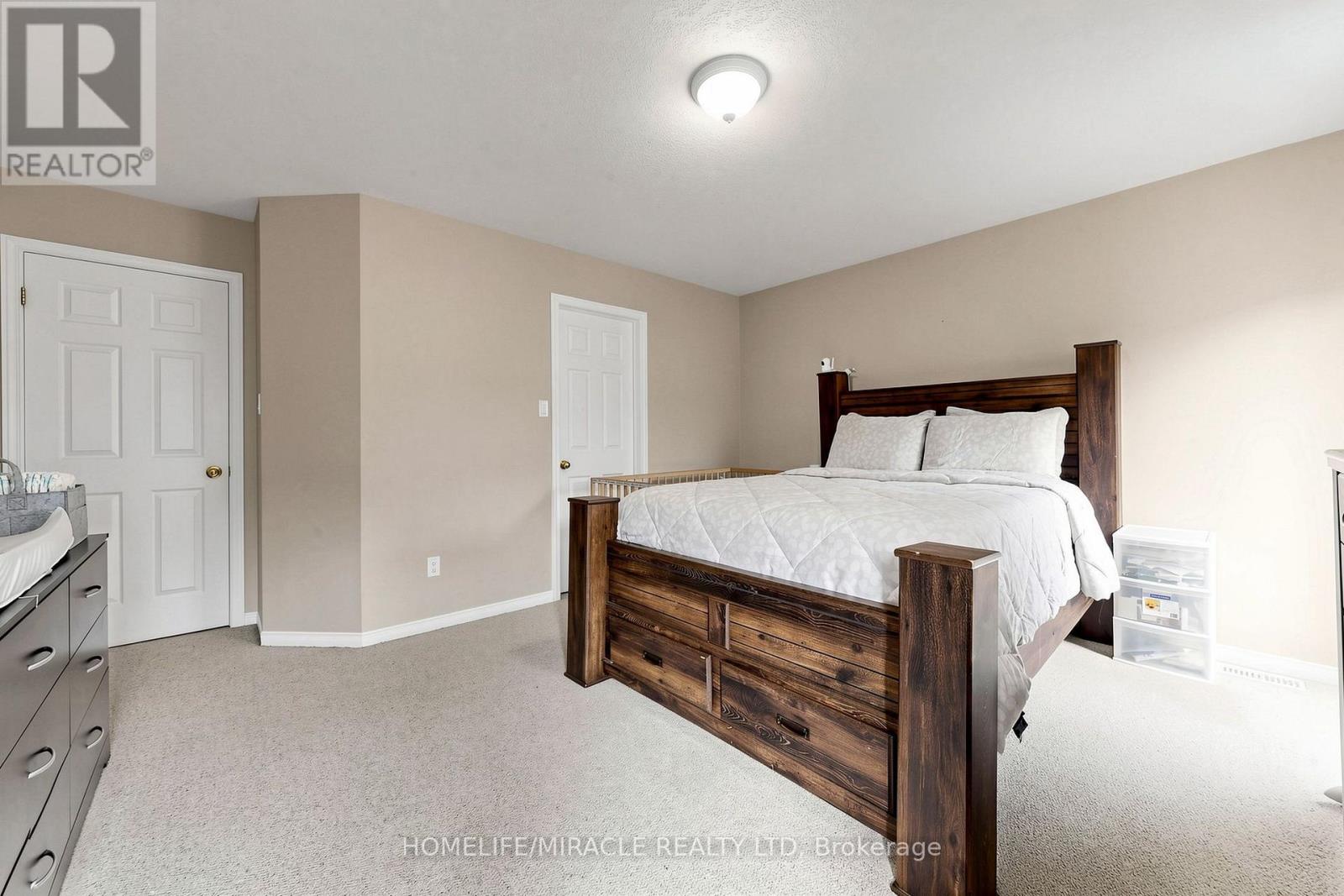 378 Mountain Laurel Crescent Property Photo 22