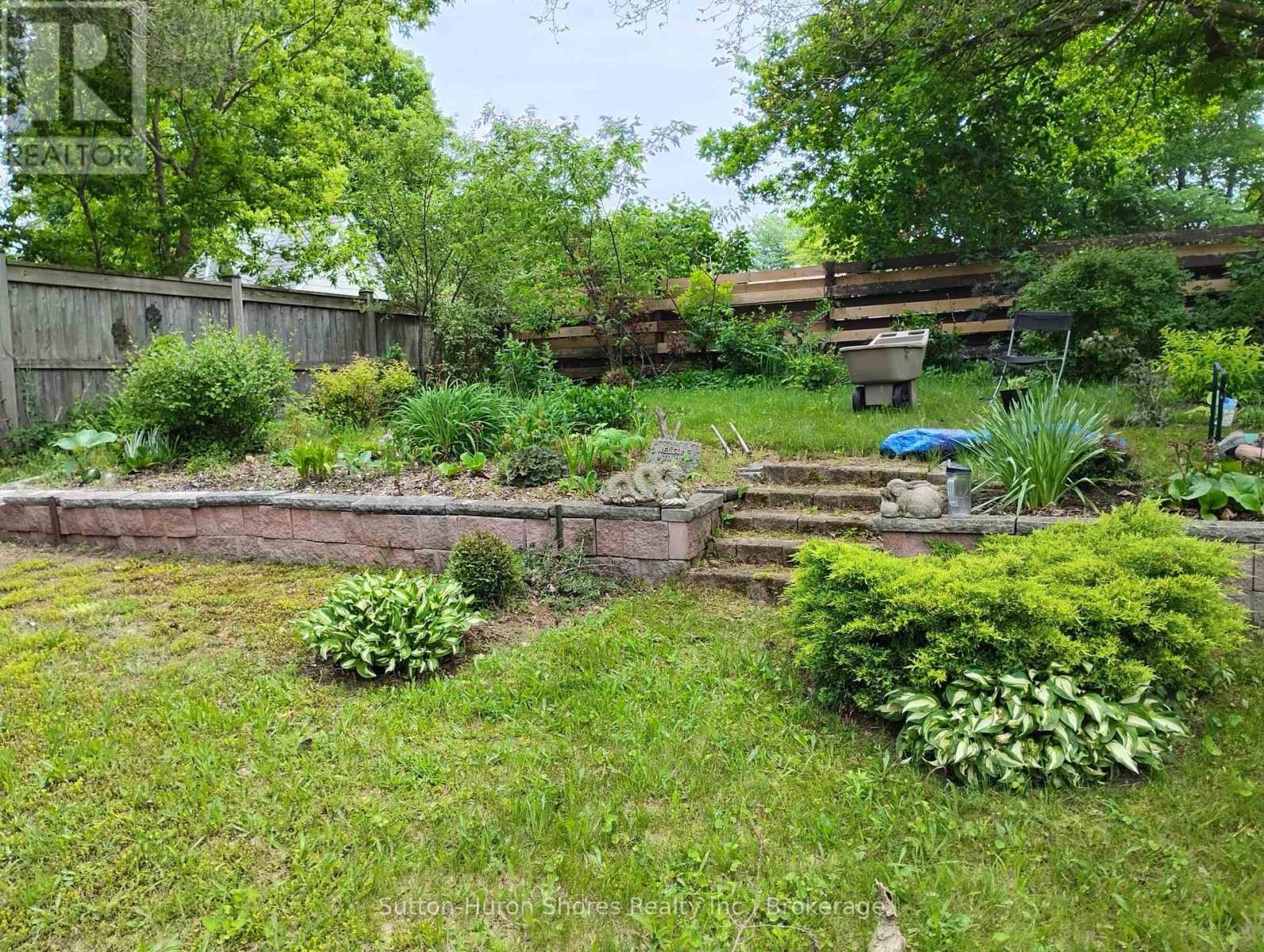 793 Ruby Street Property Photo 2