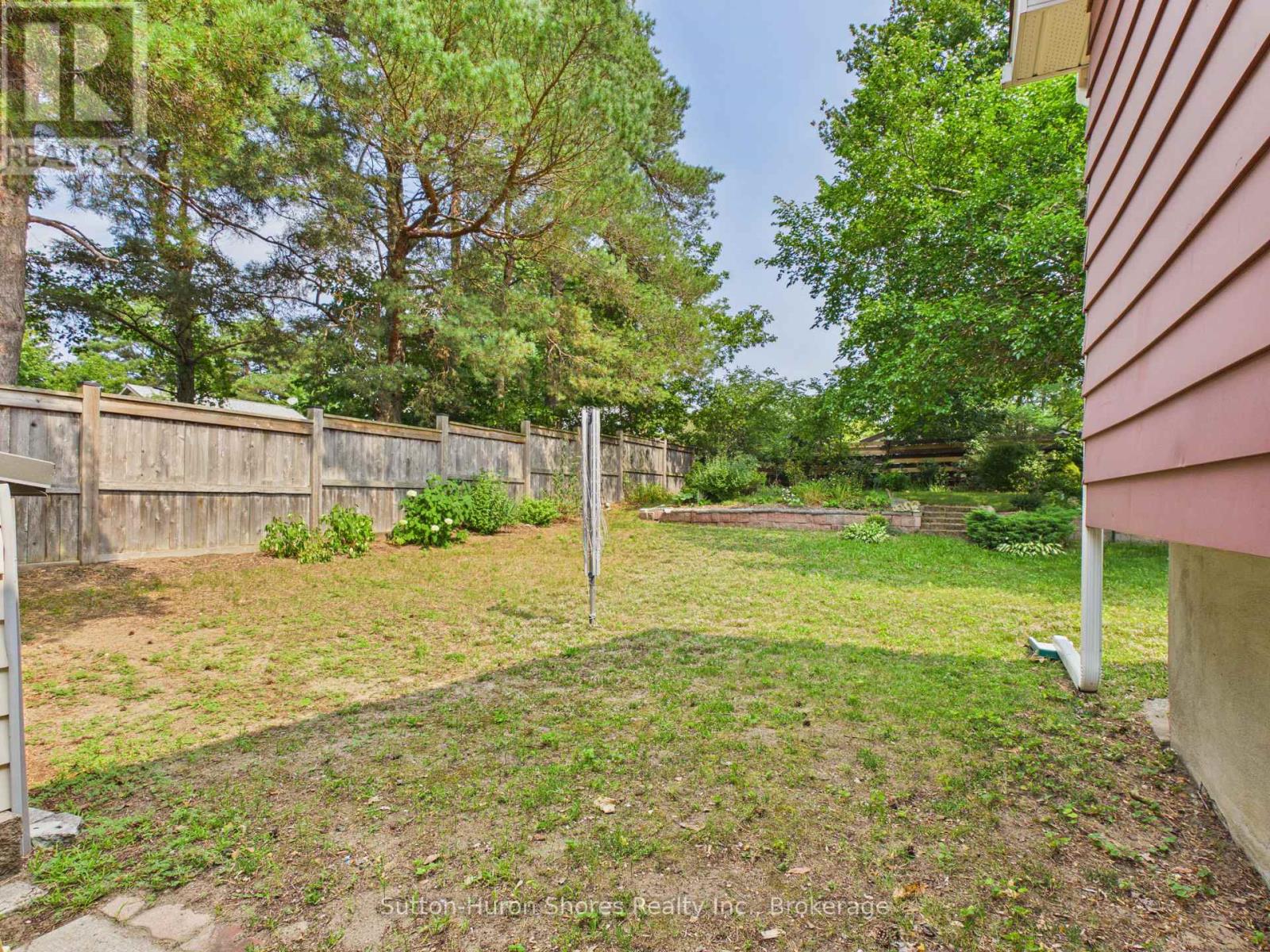 793 Ruby Street Property Photo 32