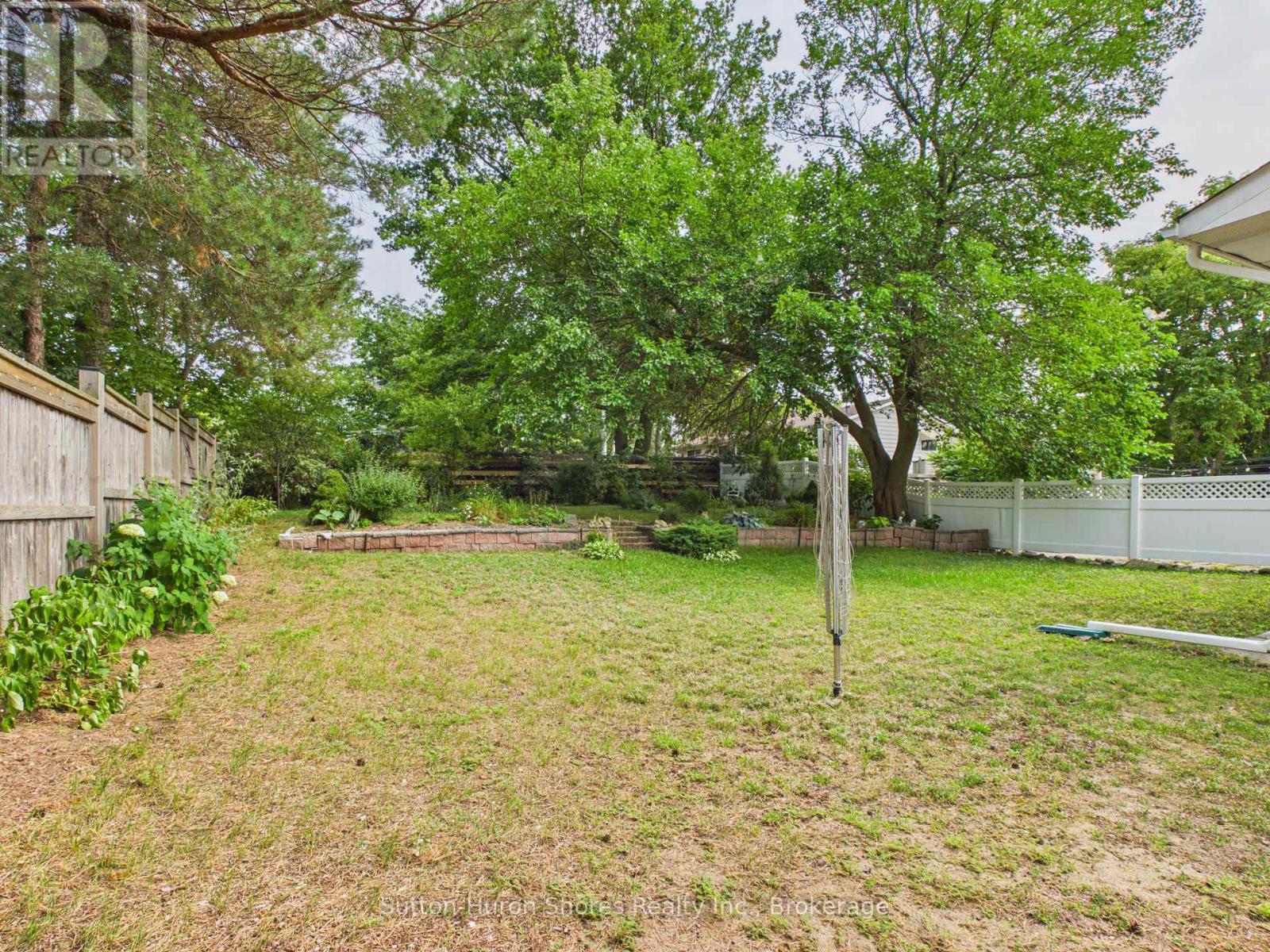 793 Ruby Street Property Photo 33