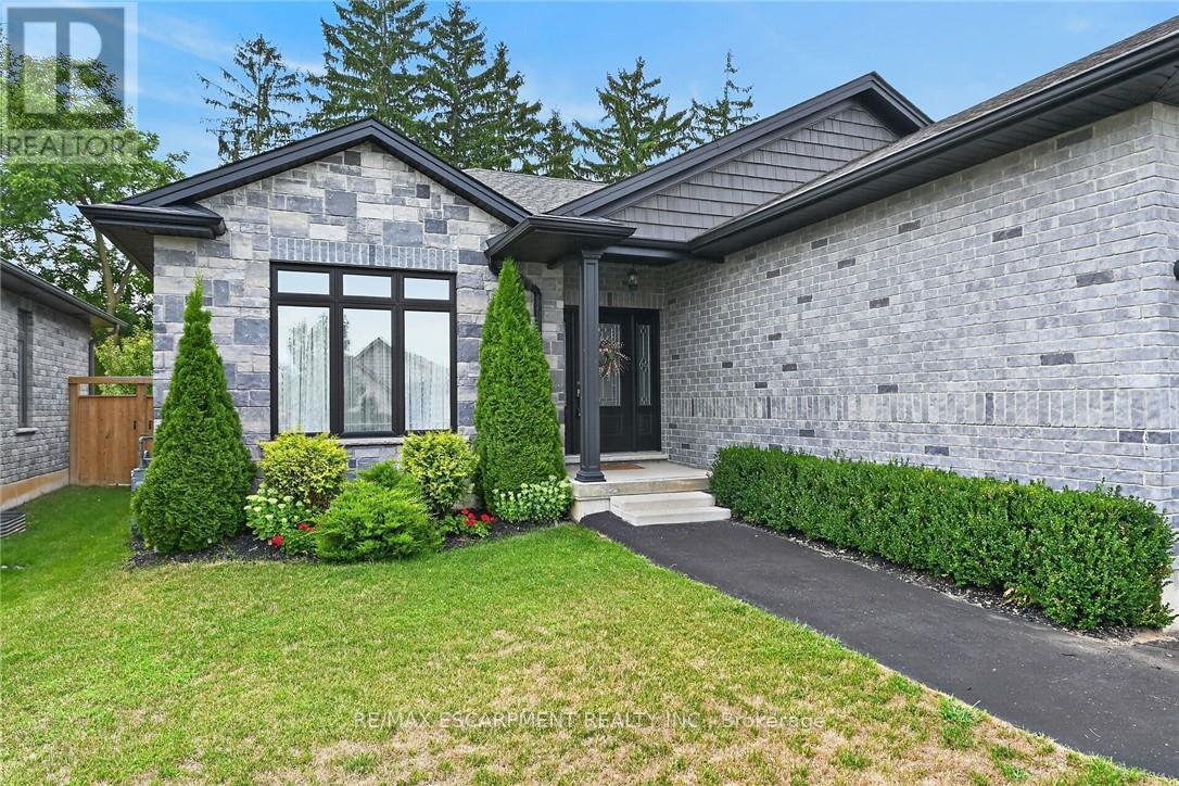 26 Stonebridge Place Property Photo 3