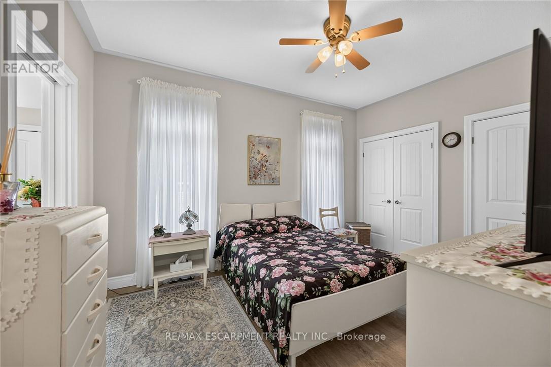 26 Stonebridge Place Property Photo 20