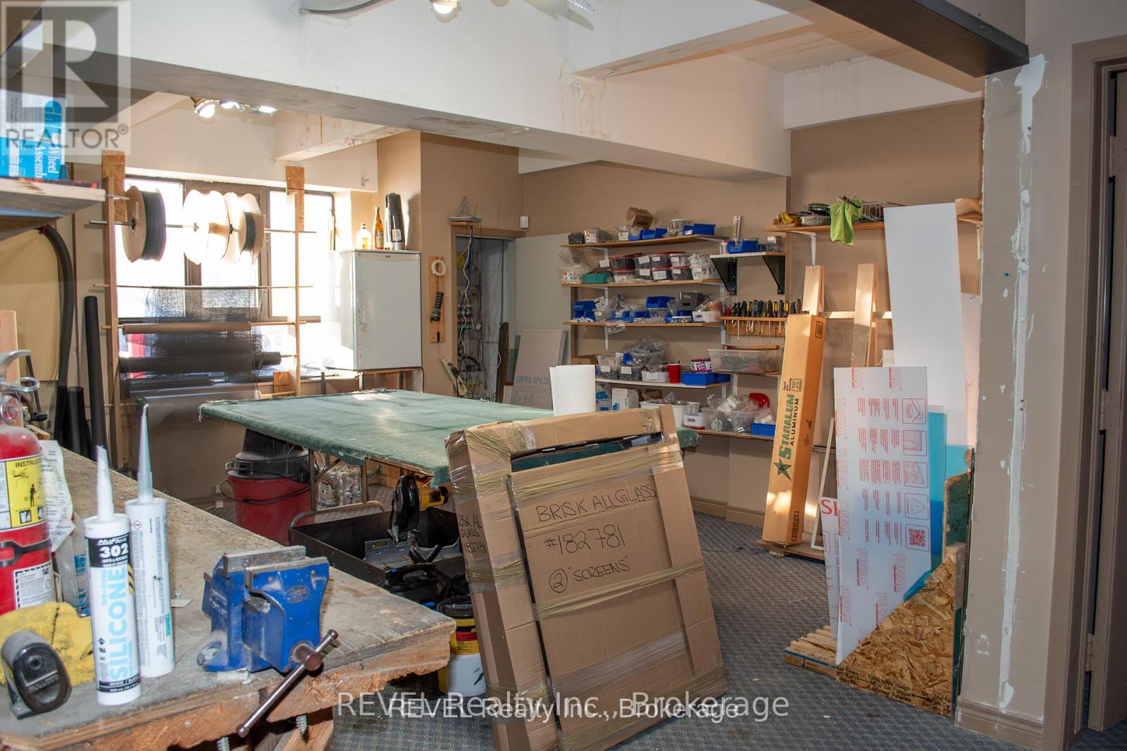 4564 Montrose Road Property Photo 6