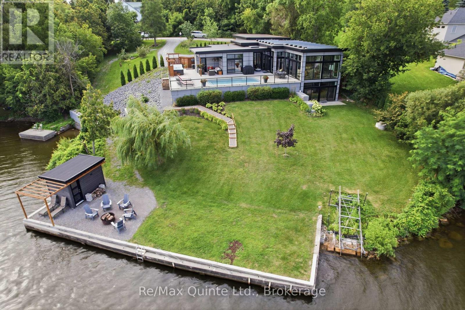 8 Bayview Point Road Property Photo 1