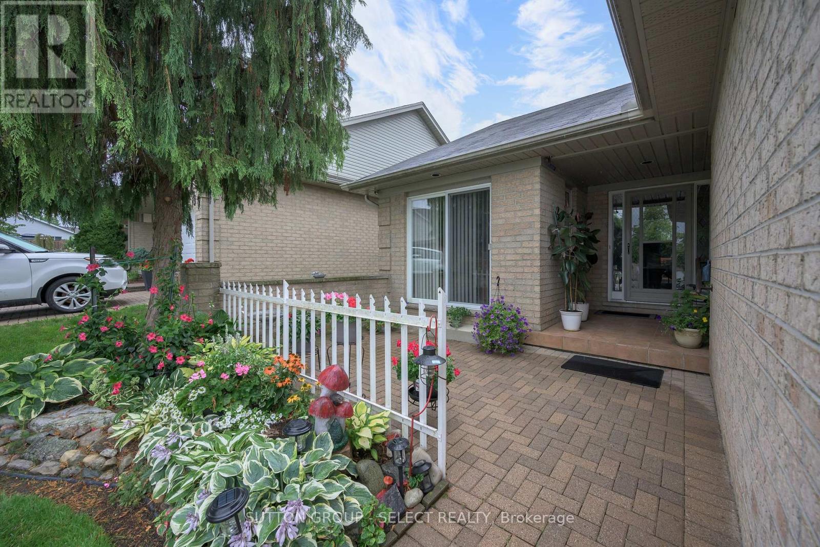 22 - 861 Shelborne Street Property Photo 3