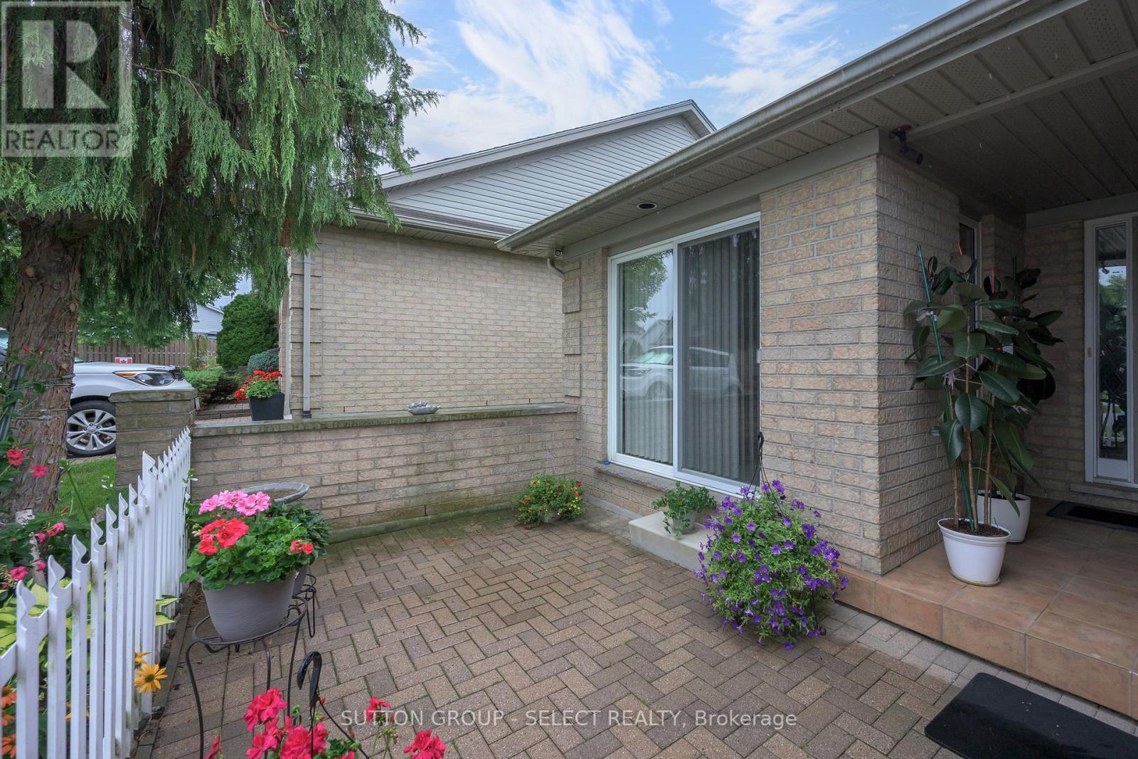 22 - 861 Shelborne Street Property Photo 12
