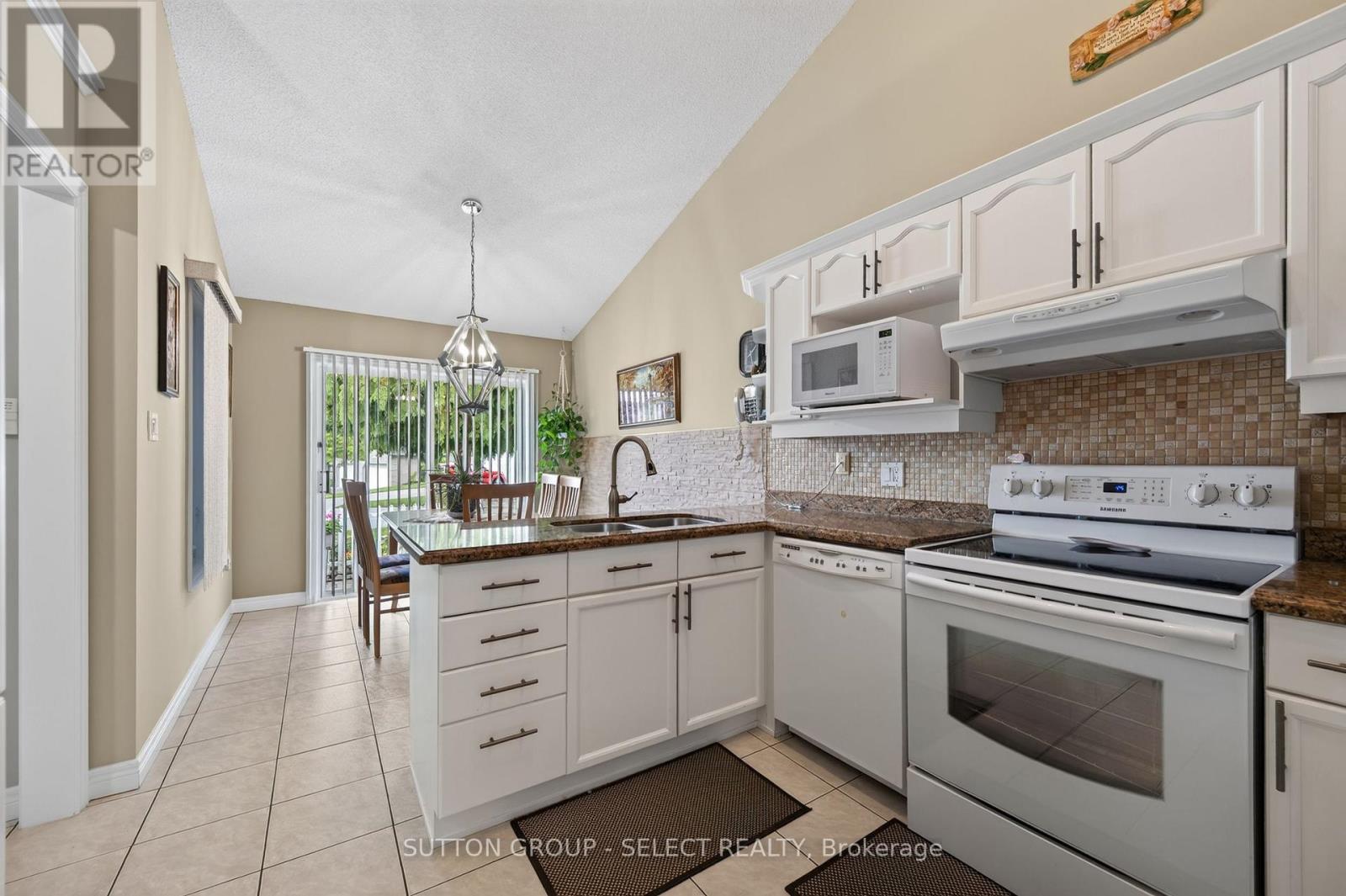 22 - 861 Shelborne Street Property Photo 23