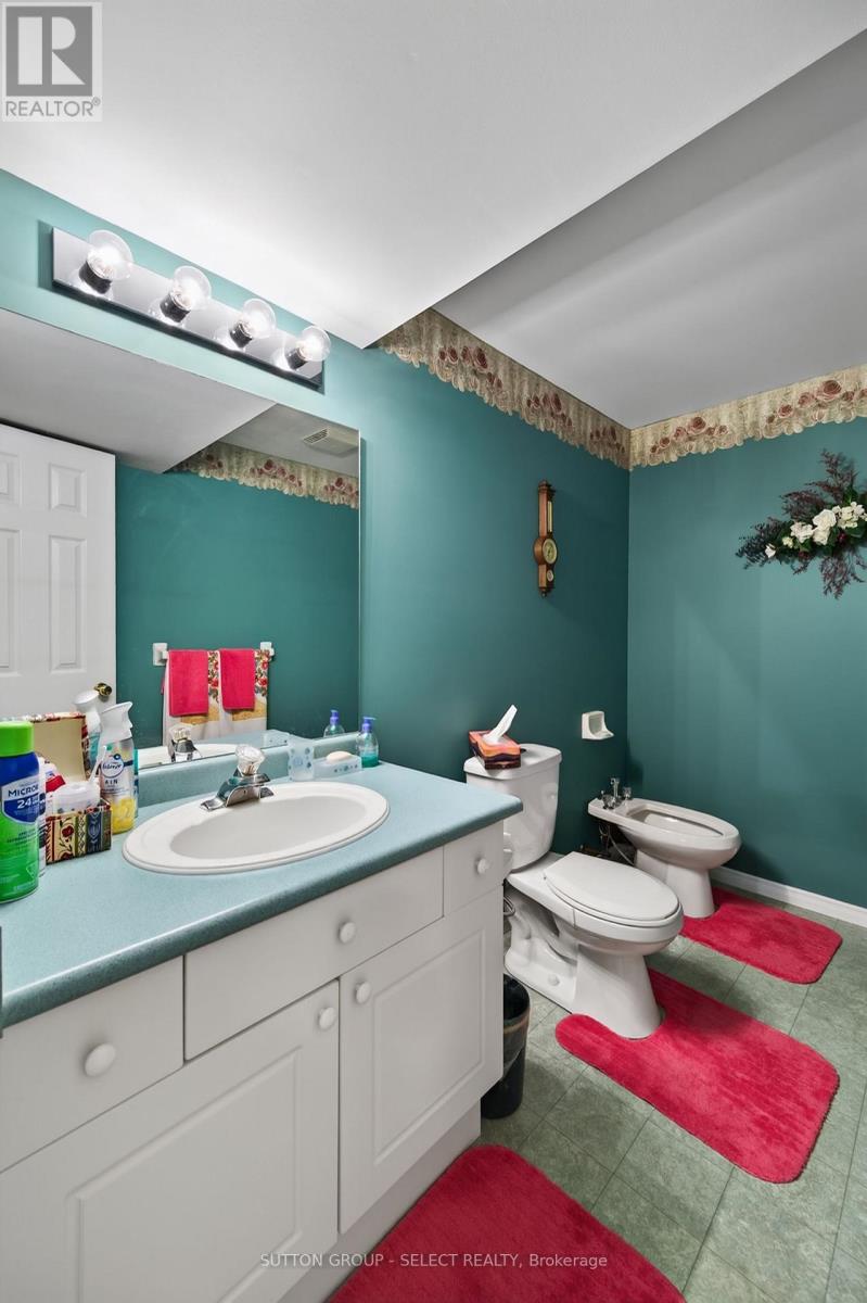 22 - 861 Shelborne Street Property Photo 39