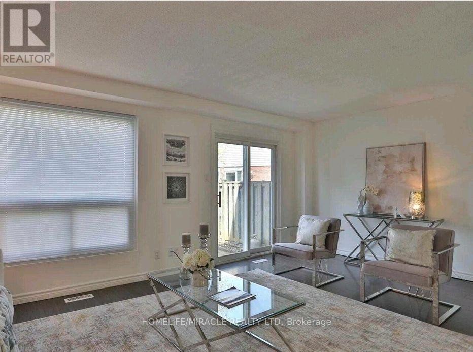 38 - 32 Mowat Boulevard Property Photo 3
