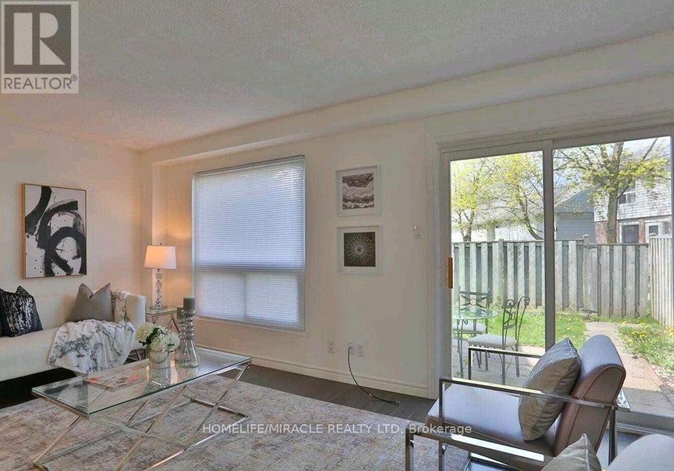 38 - 32 Mowat Boulevard Property Photo 4