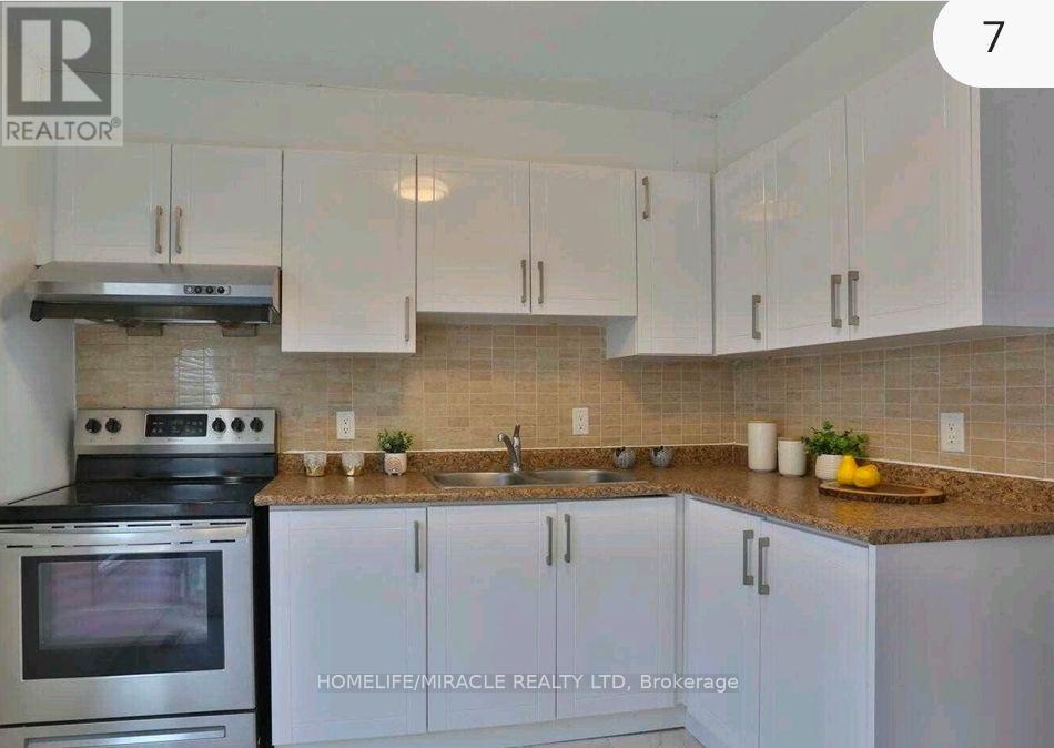 38 - 32 Mowat Boulevard Property Photo 6