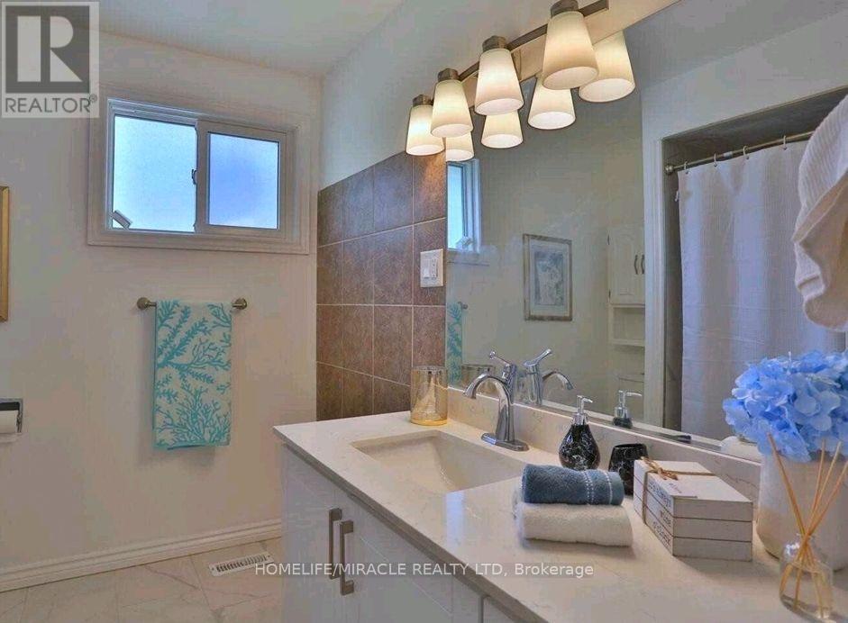 38 - 32 Mowat Boulevard Property Photo 12