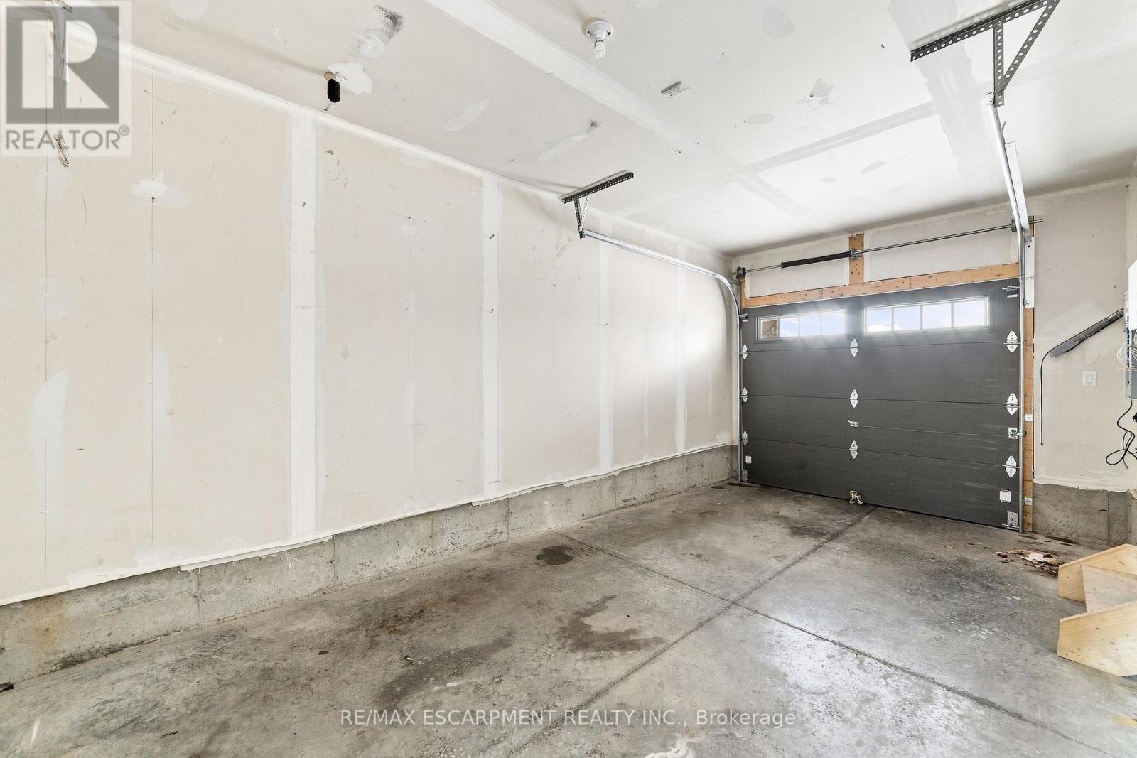 86 - 1169 Garner Road E Property Photo 29