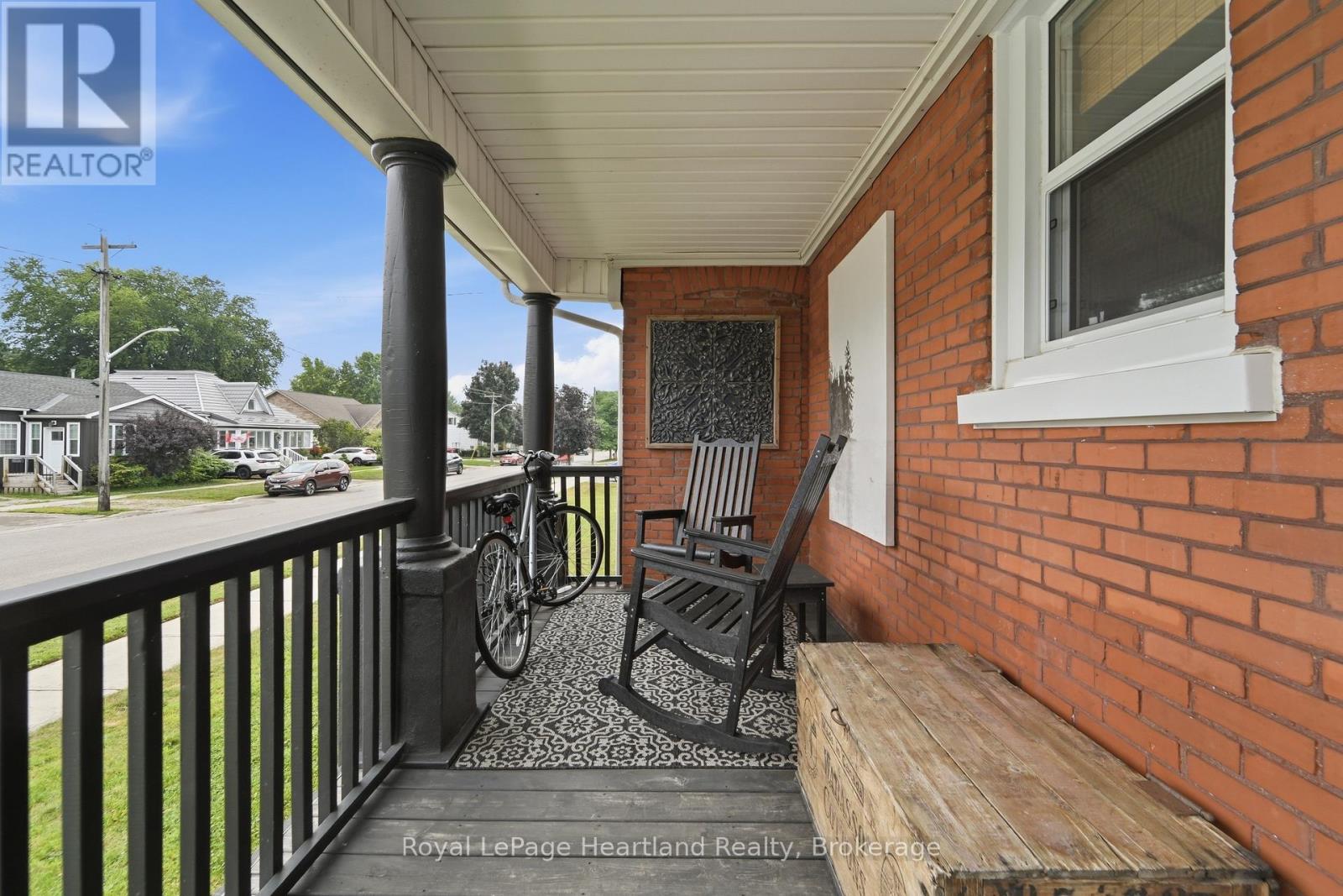 5 Britannia Road W Property Photo 6