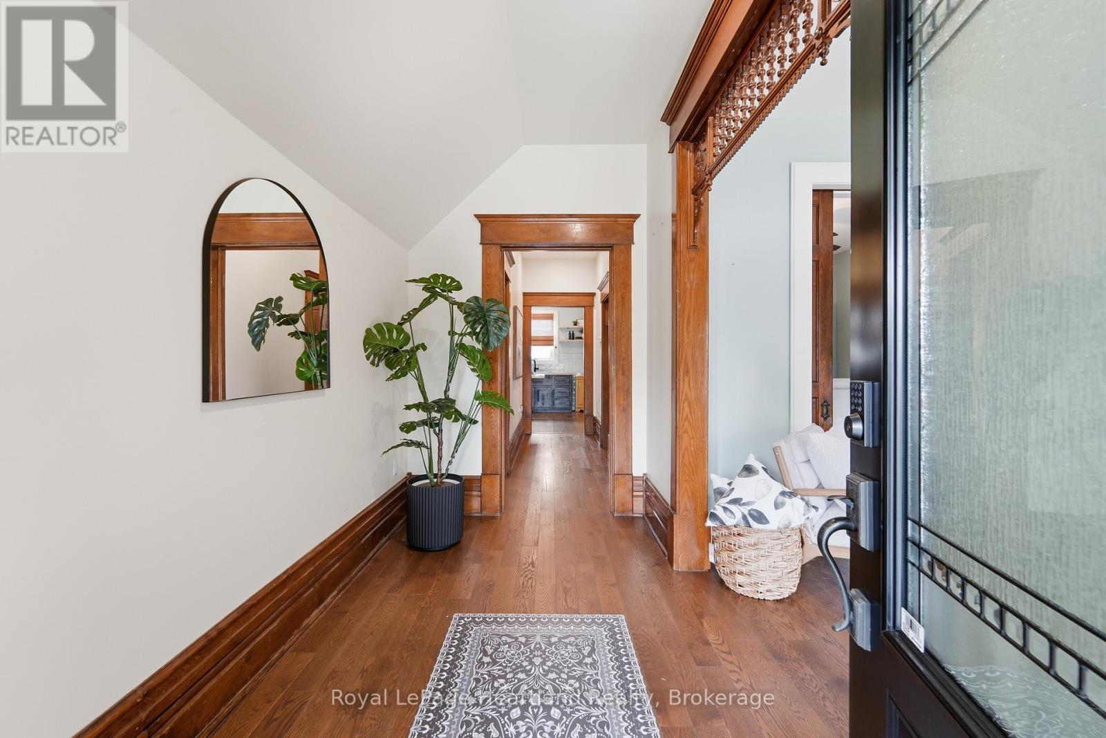5 Britannia Road W Property Photo 8