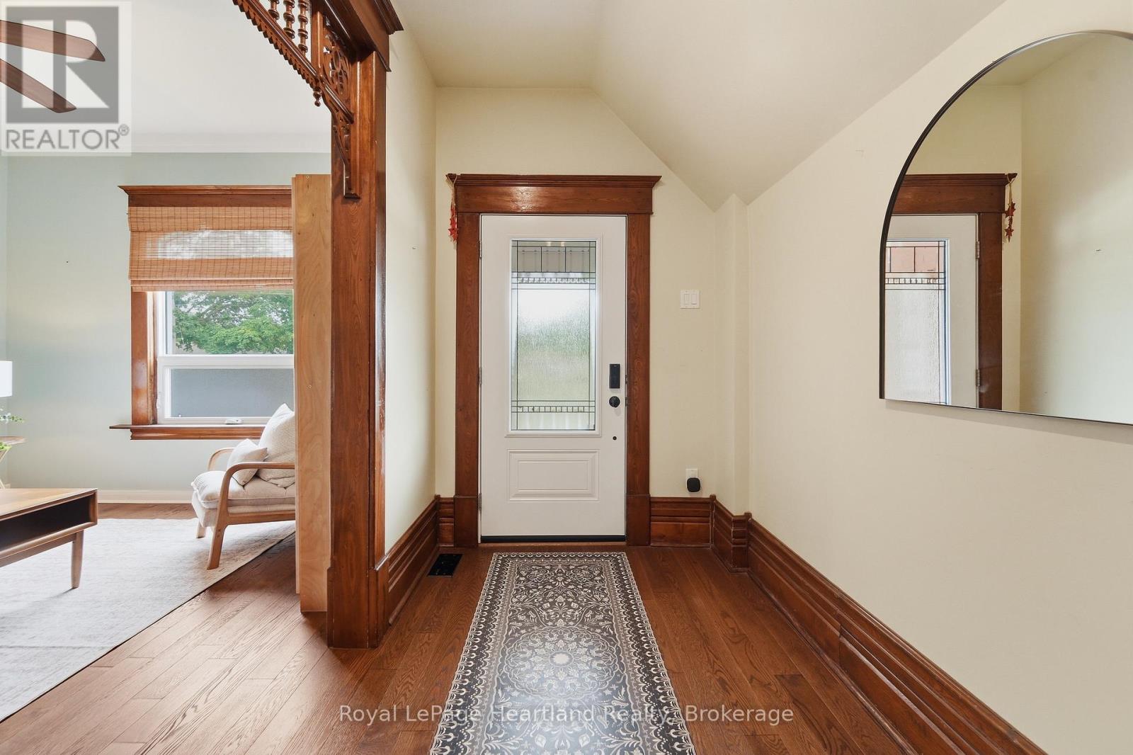 5 Britannia Road W Property Photo 9