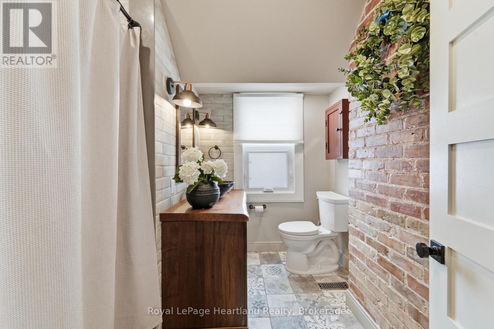 5 Britannia Road W Property Photo 22