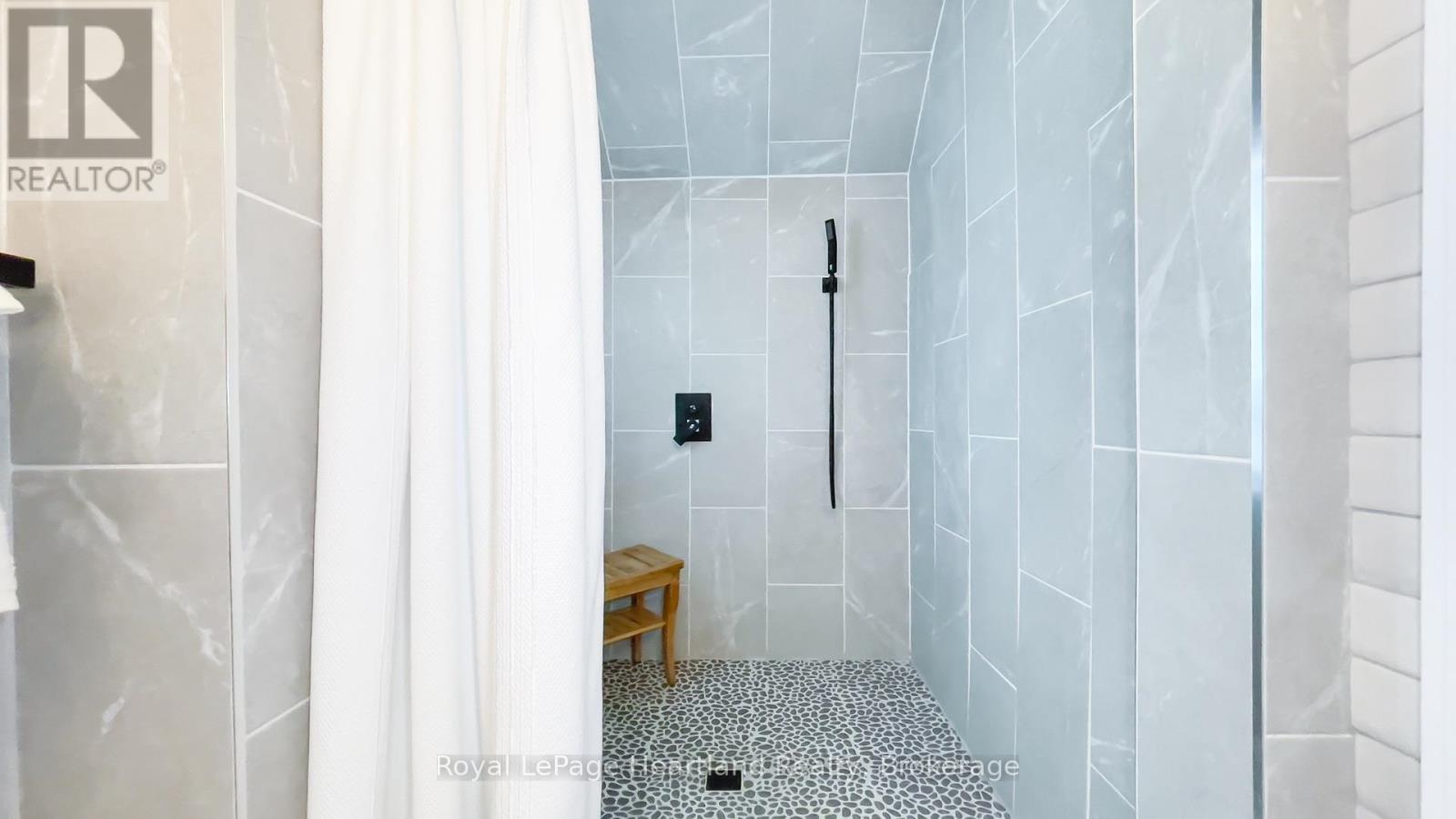 5 Britannia Road W Property Photo 43