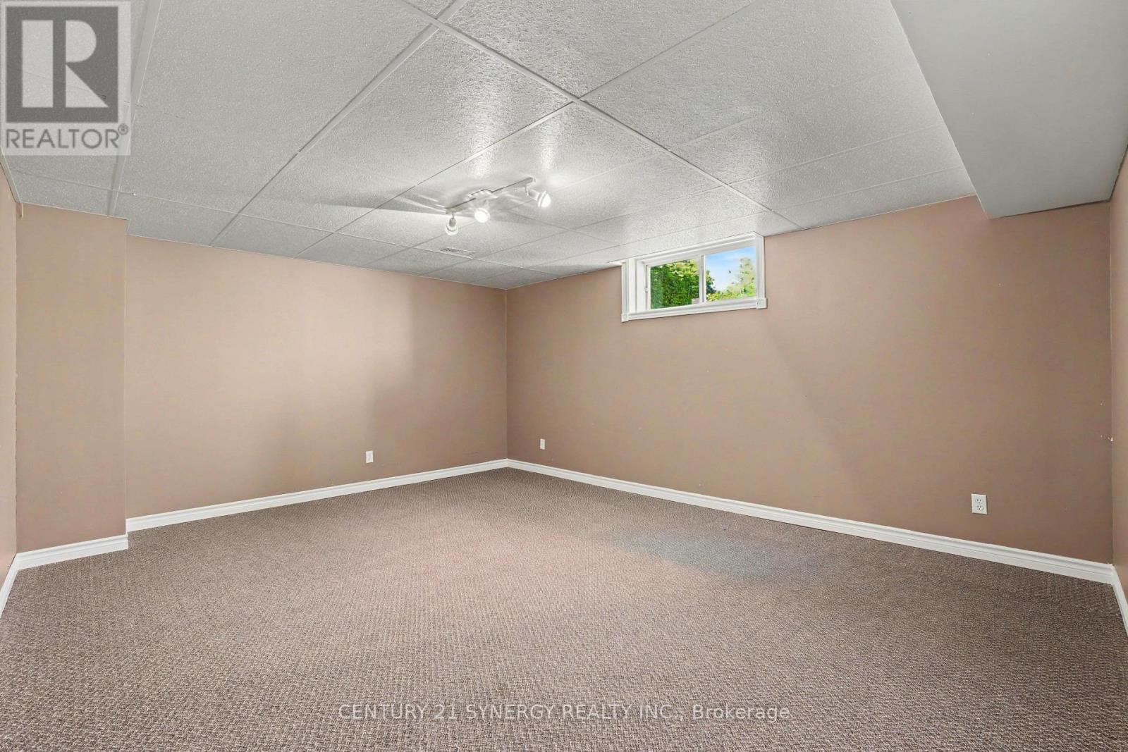 17 Warnock Court Property Photo 38