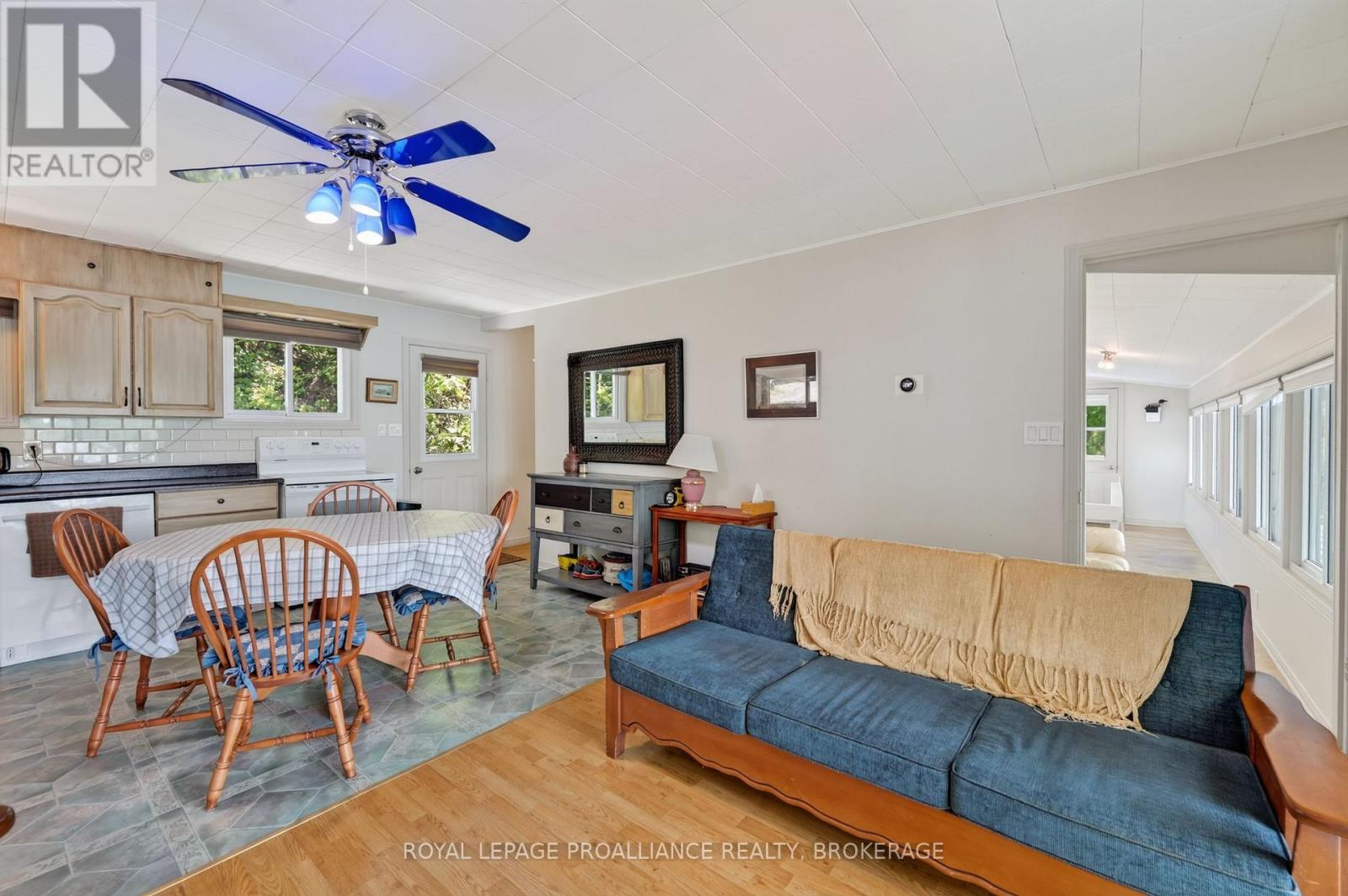 1403b Everett Lane Property Photo 4