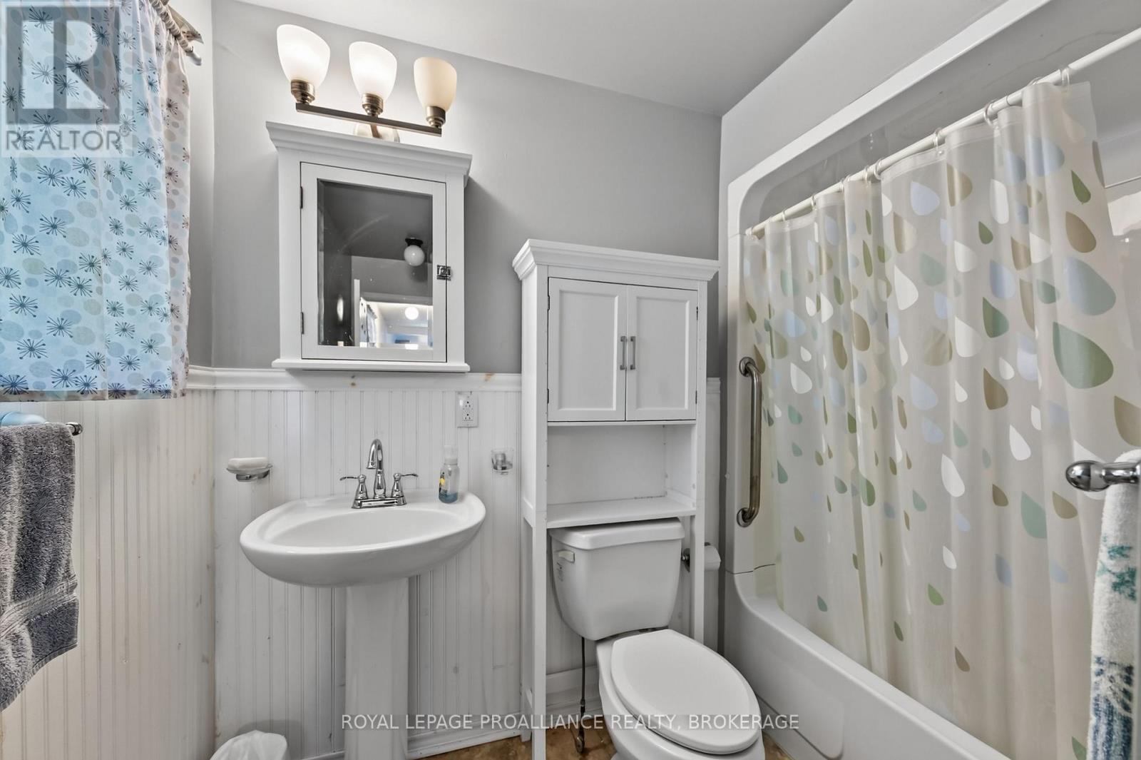 1403b Everett Lane Property Photo 10