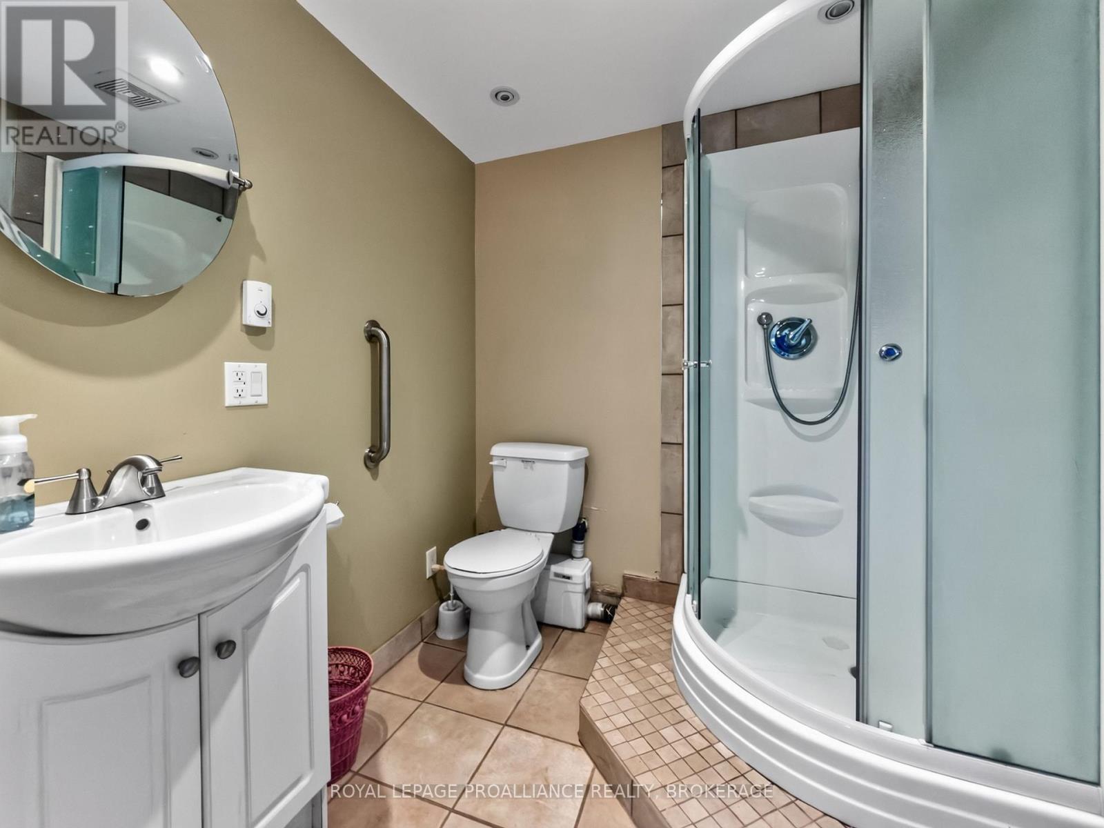 1403b Everett Lane Property Photo 17