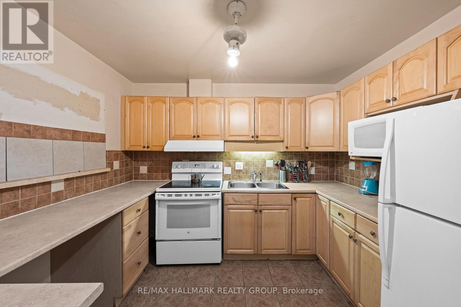 64 - 3415 Uplands Drive Property Photo 10