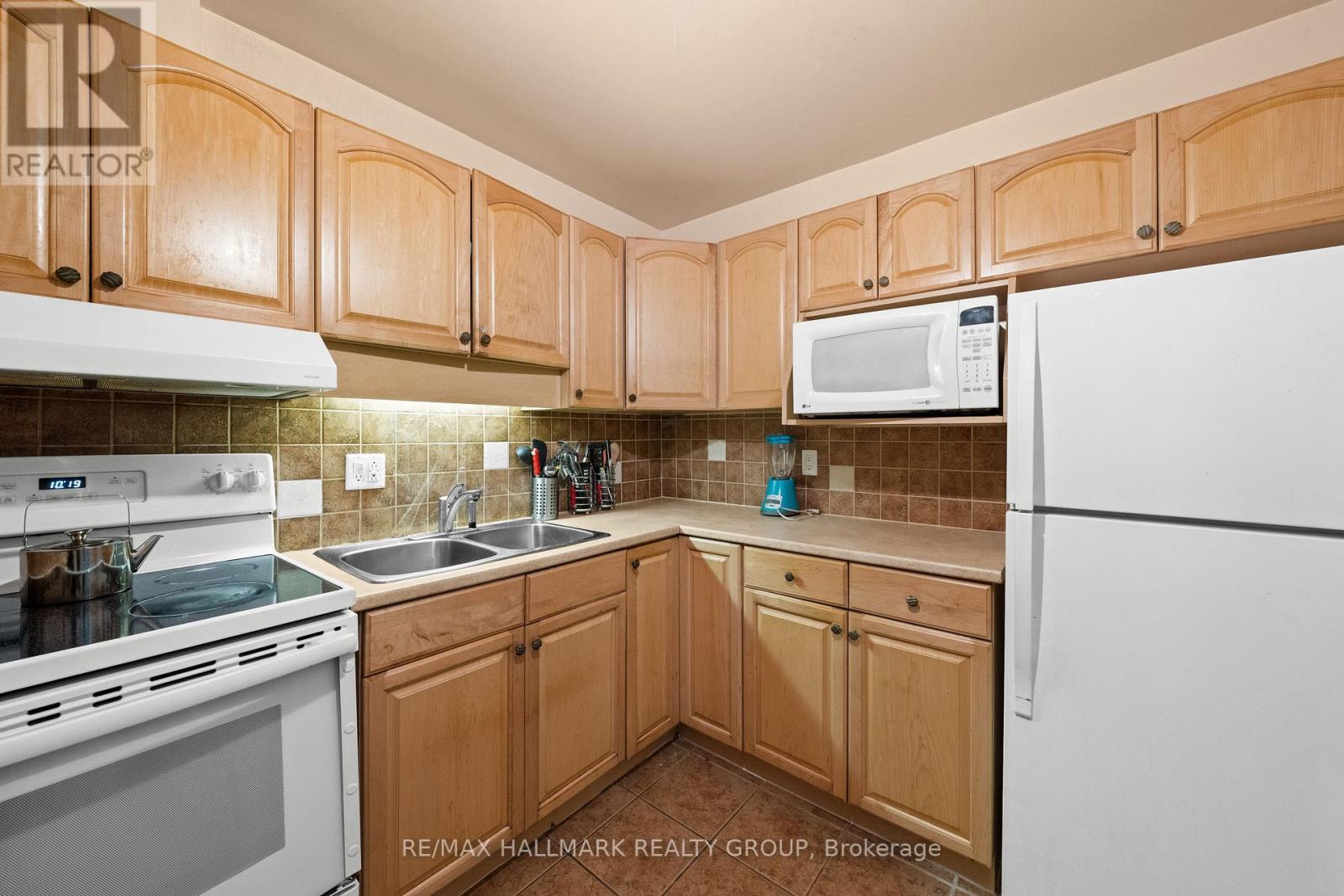 64 - 3415 Uplands Drive Property Photo 11