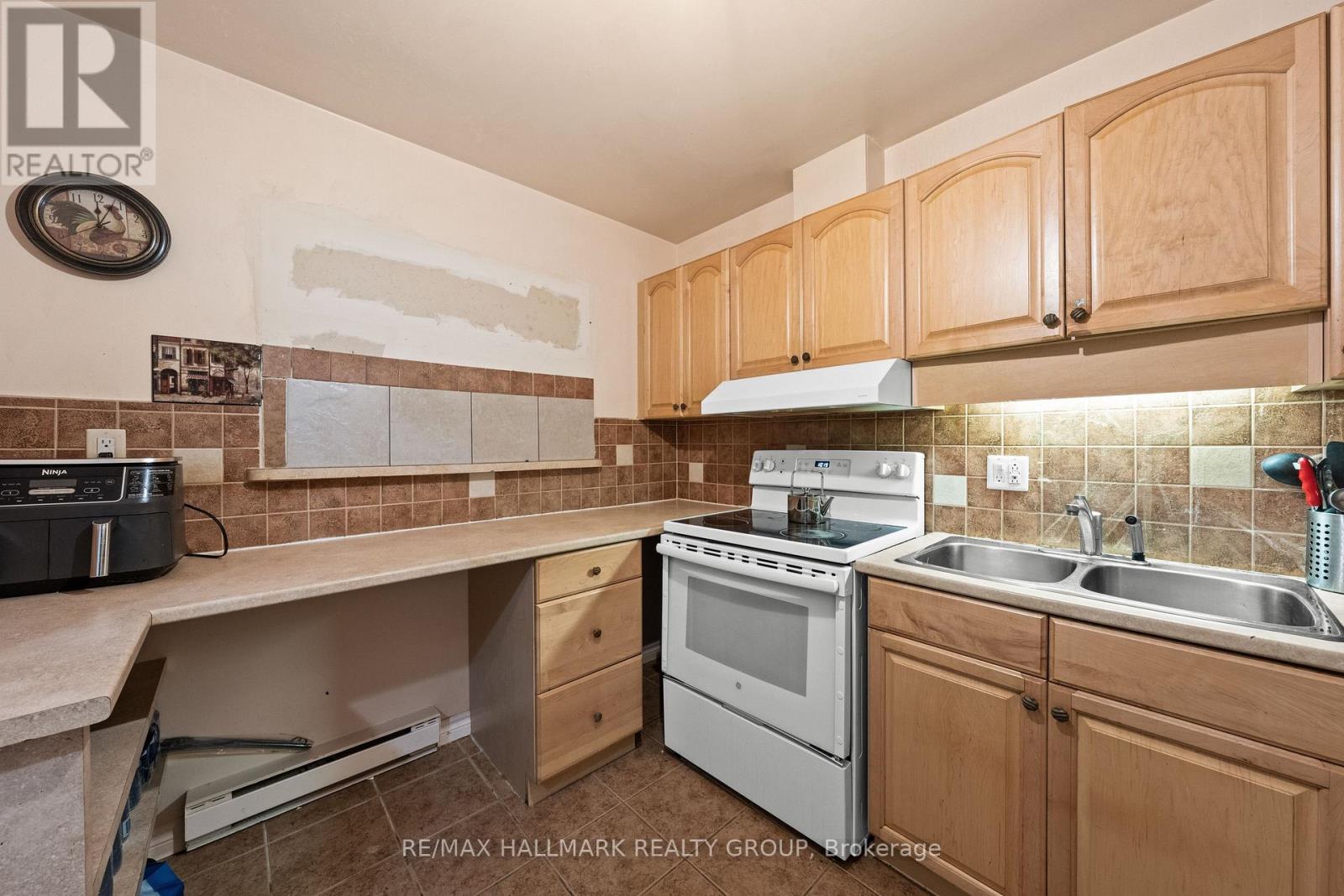 64 - 3415 Uplands Drive Property Photo 12