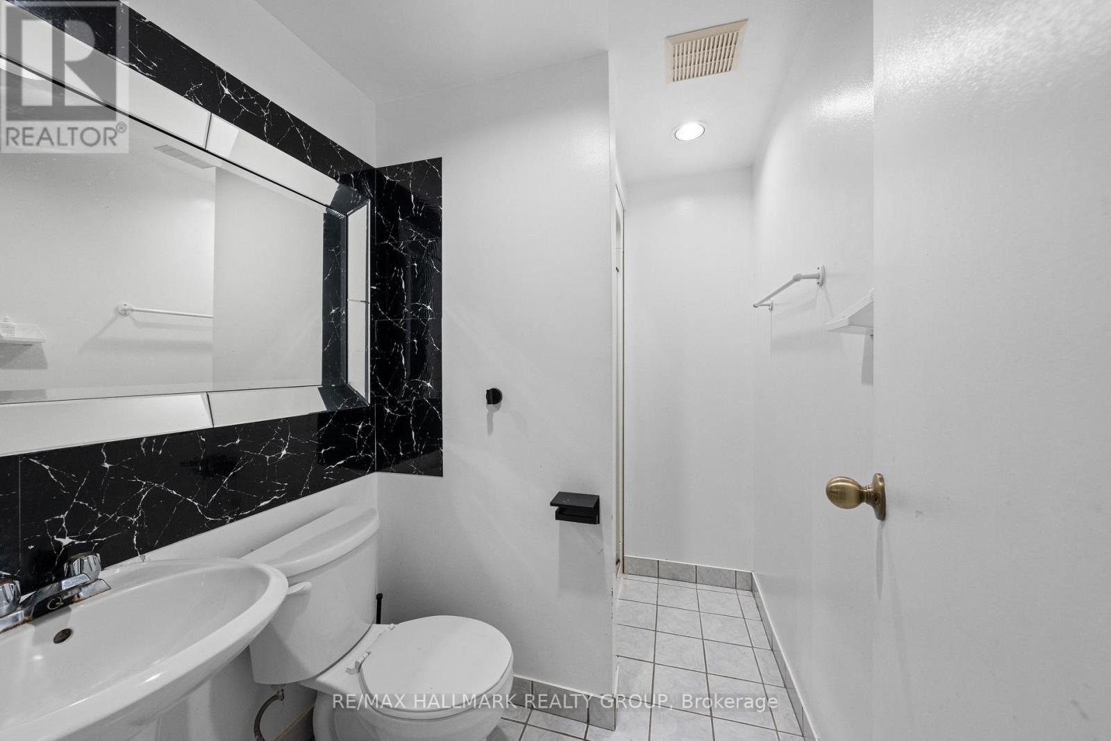 64 - 3415 Uplands Drive Property Photo 15