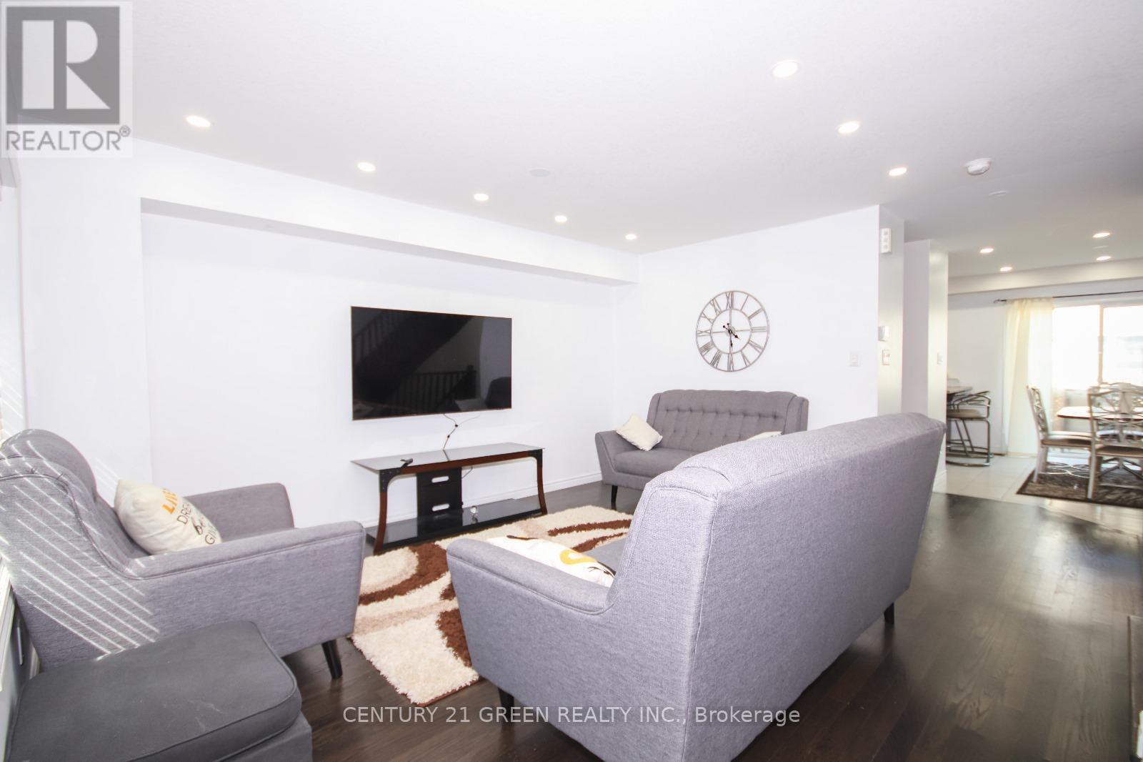 19 England Terrace Property Photo 7