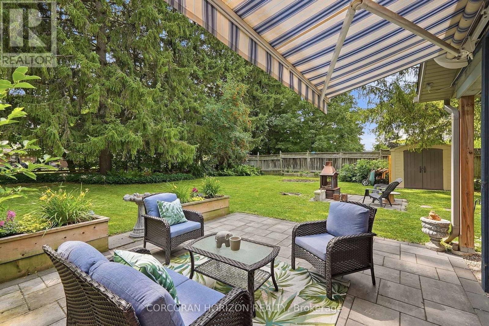 565 St David Street N Property Photo 46