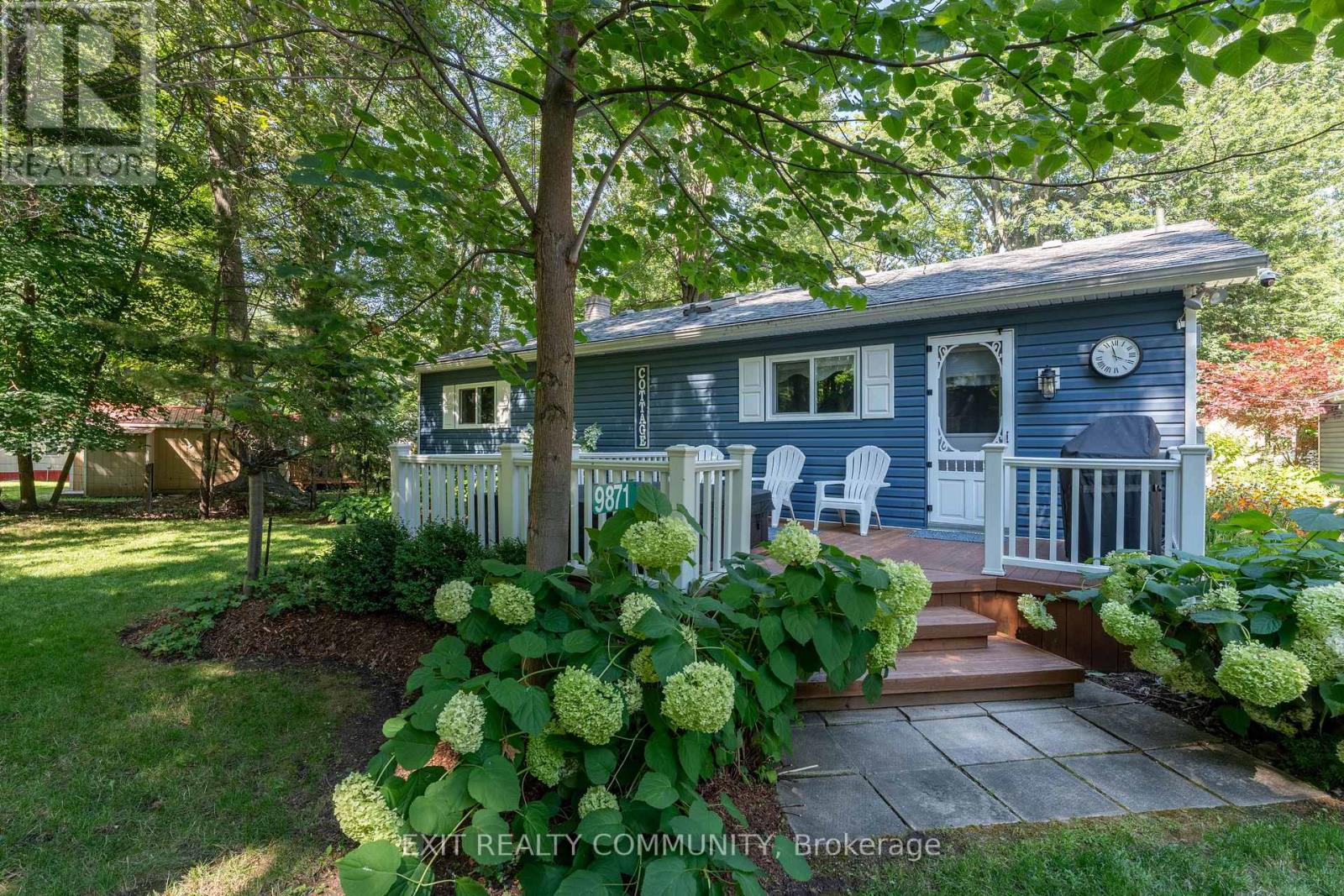 9871 Phoebe Lane N Property Photo 1