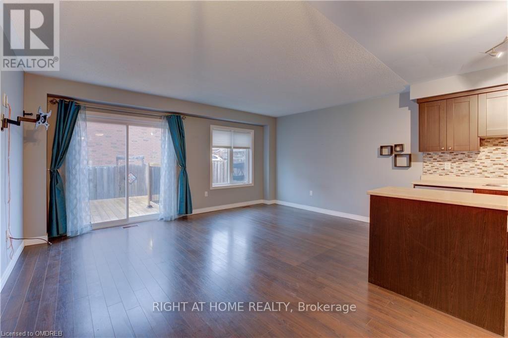 60 - 20 Mcconkey Crescent Property Photo 5