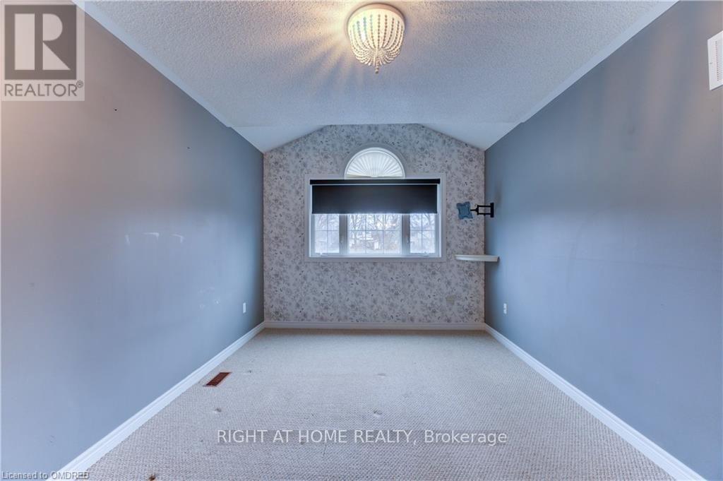 60 - 20 Mcconkey Crescent Property Photo 9